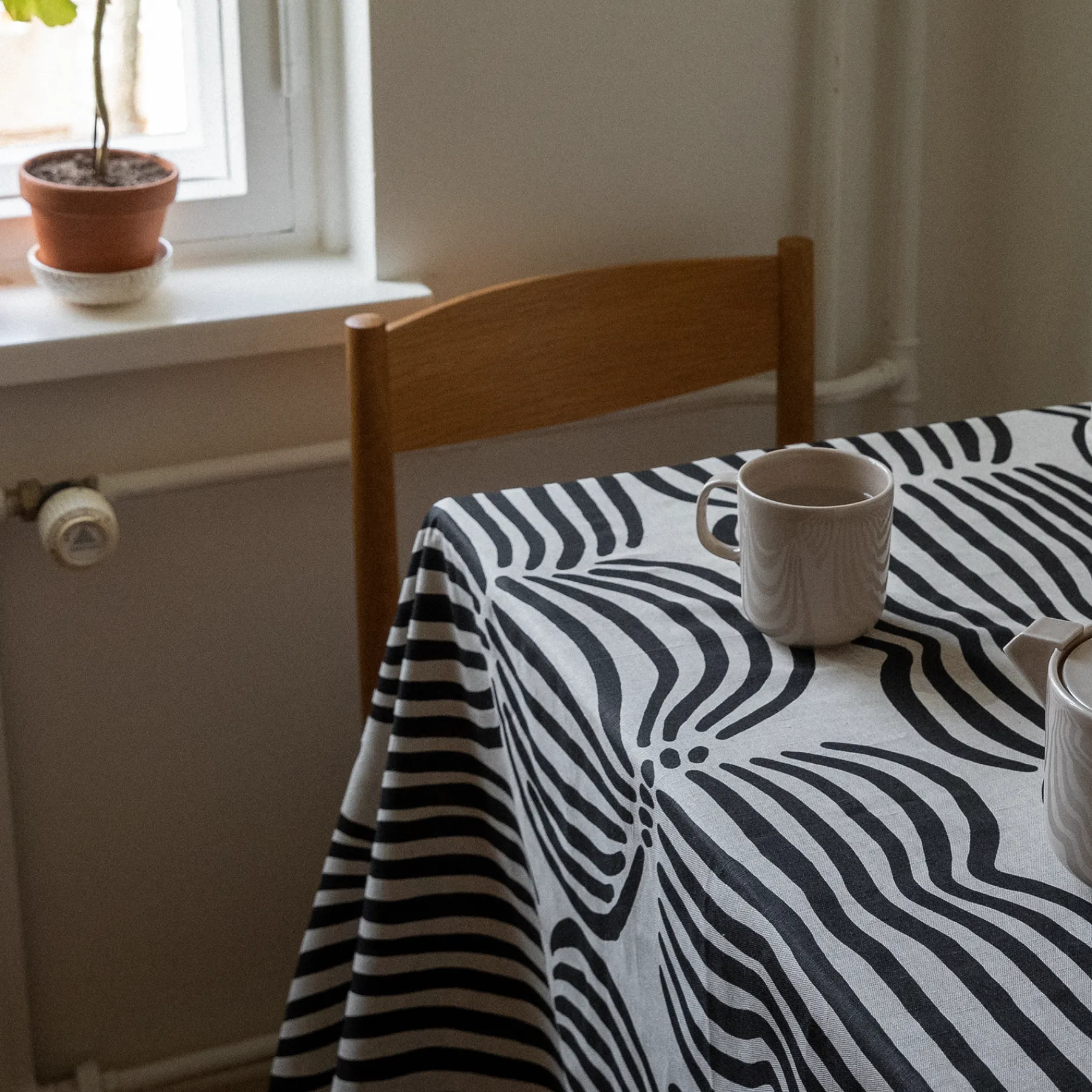 Pentik Kankaat^Vilja Puuvilla-Pellavakangas Musta
