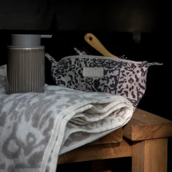 Pentik Spa-tuotteet | Kylpytakit Ja Toilettilaukut^Villikissa Toilettilaukku Harmaa